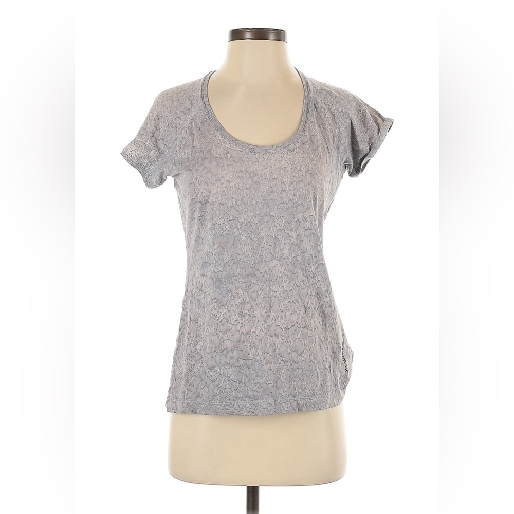 Under Armour Gray Fitted Cap Sleeve T-Shirt